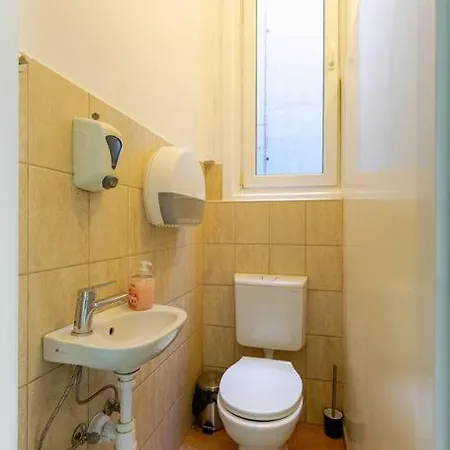 Spacious Apartment 5 Bedrooms In Centre Budapest