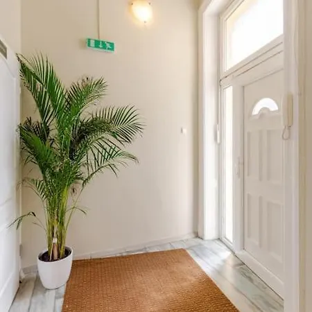 Spacious Apartment 5 Bedrooms In Centre Budapest *