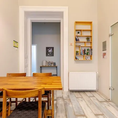 Spacious For Group In Centre * בודפשט