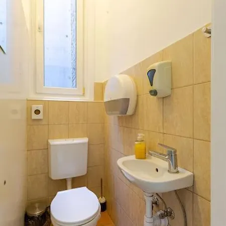 Spacious Apartment 5 Bedrooms In Centre Budapest