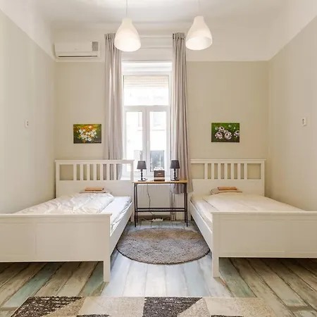Spacious Apartment 5 Bedrooms In Centre Budapest Appartement
