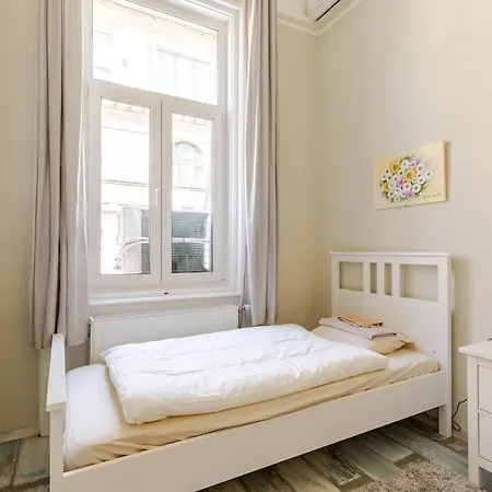 Spacious For Group In Centre Apartman Budapest