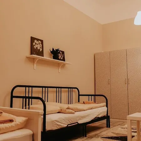 Spacious For Group In Centre בודפשט
