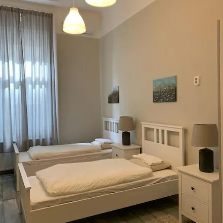 Spacious Apartment 5 Bedrooms In Centre Budapest * Budapest