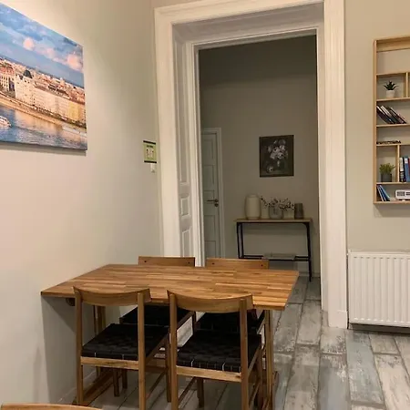 Appartement Spacious Apartment 5 Bedrooms In Centre Budapest