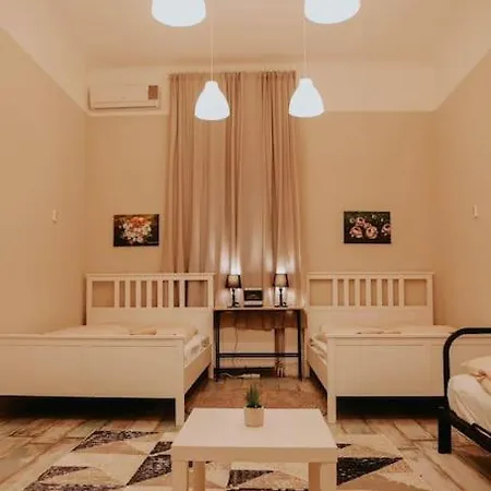 Spacious Apartment 5 Bedrooms In Centre Budapest Appartement *