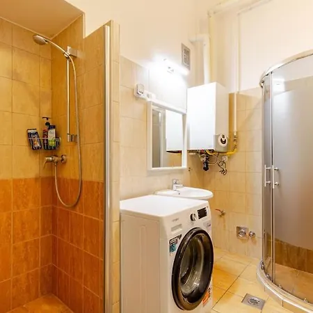 Spacious Apartment 5 Bedrooms In Centre Budapest *