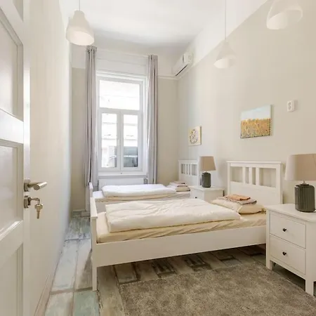 Spacious For Group In Centre Apartman Budapest