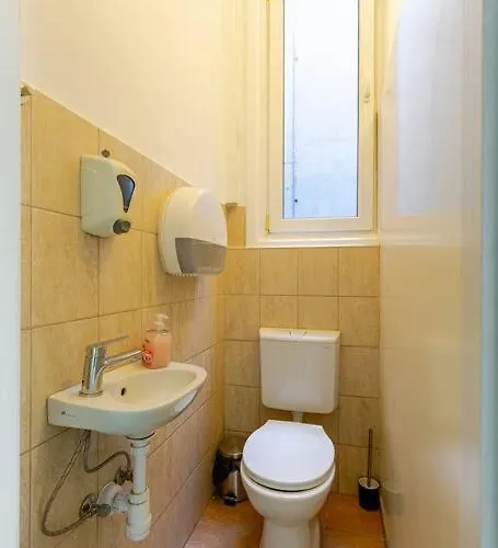 Spacious For Group In Centre