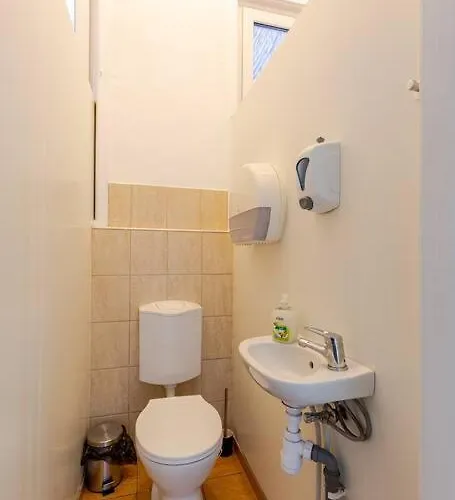 Spacious For Group In Centre *