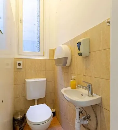 Spacious For Group In Centre