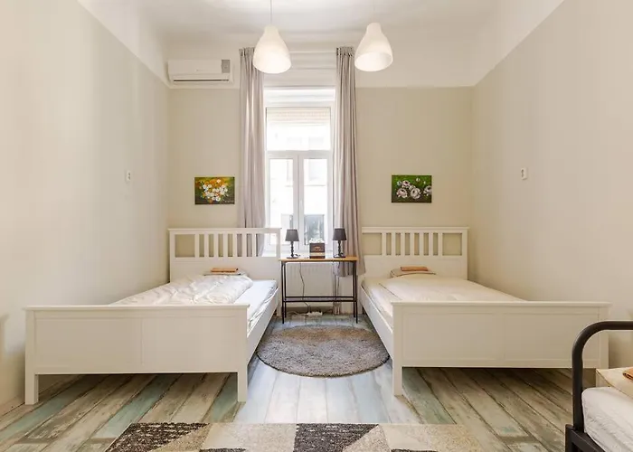 Spacious For Group In Centre Apartament