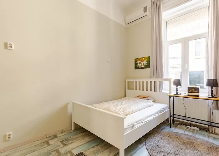 Spacious For Group In Centre Budapesta