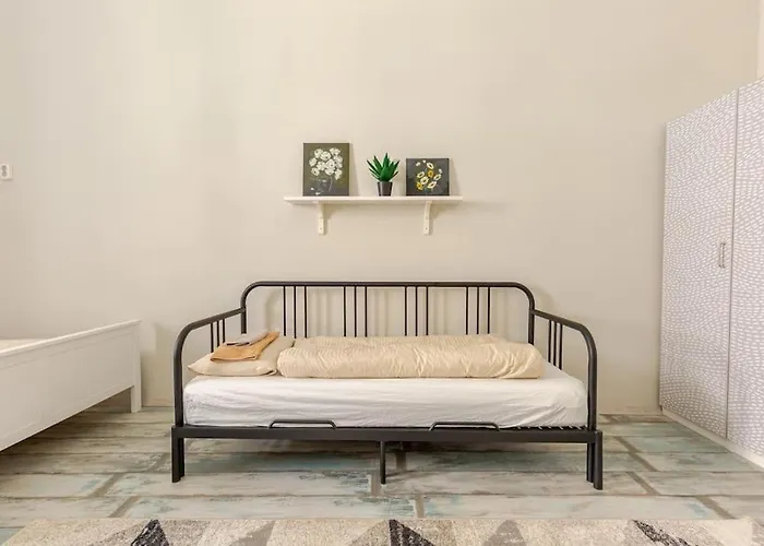 Spacious For Group In Centre