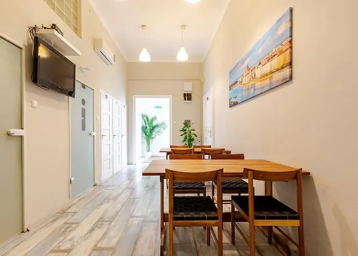 Spacious For Group In Centre Apartament