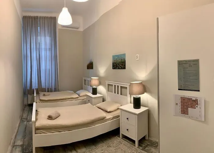 Spacious For Group In Centre Apartment *