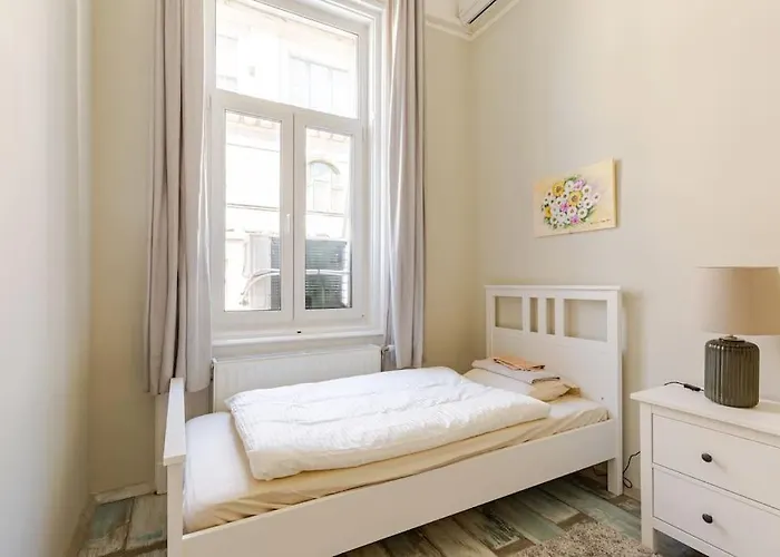 Spacious For Group In Centre Apartament Budapesta