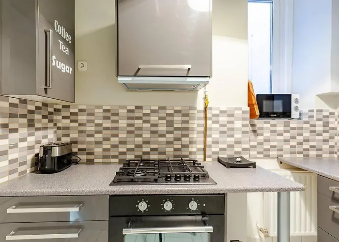 Spacious For Group In Centre Apartment *