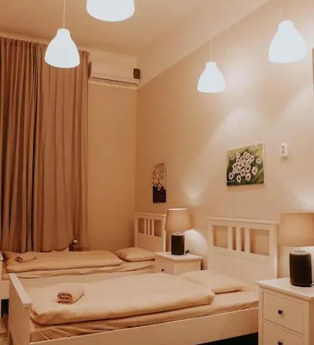 Apartment Spacious For Group In Centre Budapest
