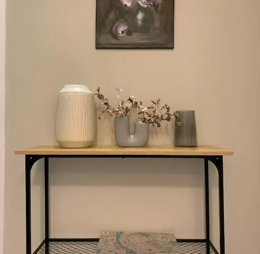 Spacious For Group In Centre *