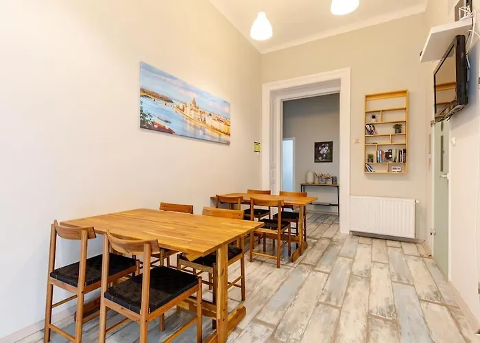 Apartment Spacious For Group In Centre Budapest