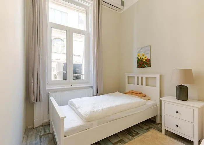 Spacious For Group In Centre Apartament Budapesta