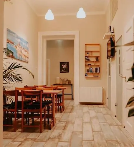 Spacious For Group In Centre