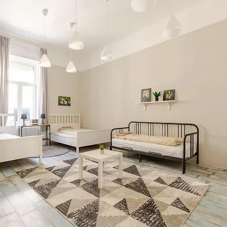 Spacious For Group In Centre Appartement *