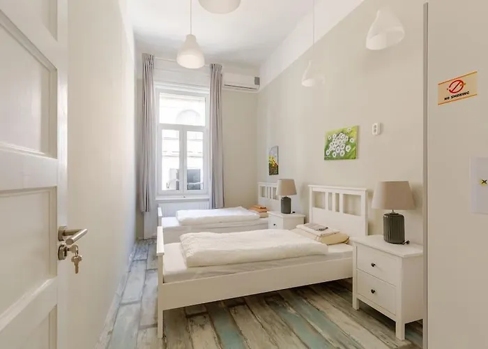 Lägenhet Spacious For Group In Centre Budapest
